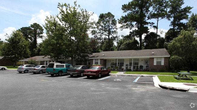 Primary Photo - Pinewood Apartments