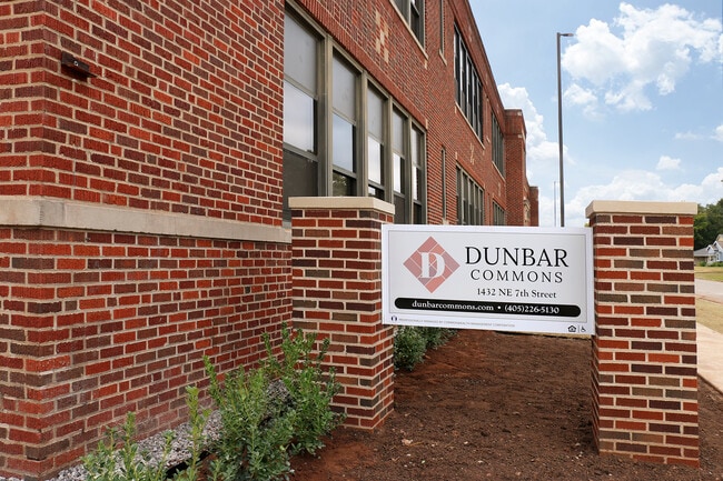 Dunbar Commons - Dunbar Commons Apartments