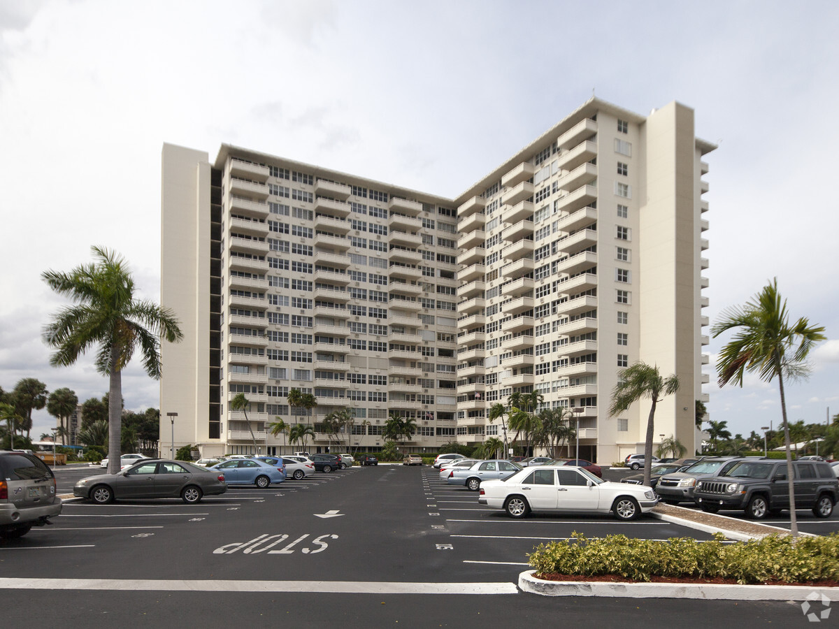 Coral Ridge Towers - Coral Ridge Towers Apartments