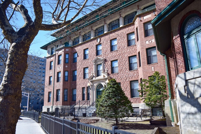 Building Photo - Birchwood at Fairmount Hotel (62+ Community) Rental