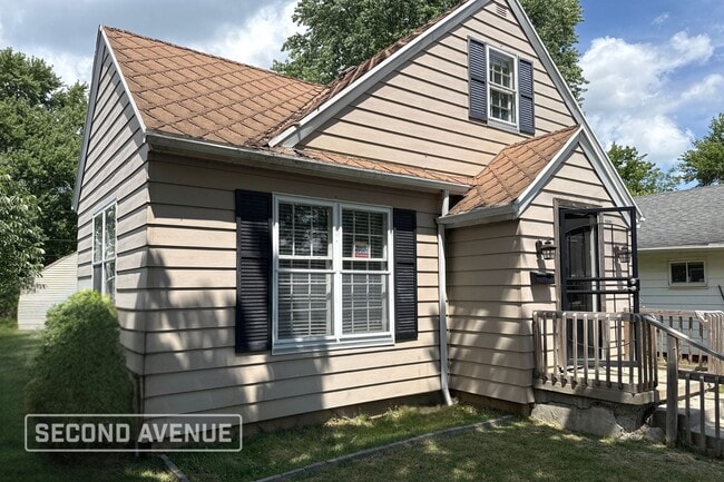 Building Photo - 1521 E Donald St Rental