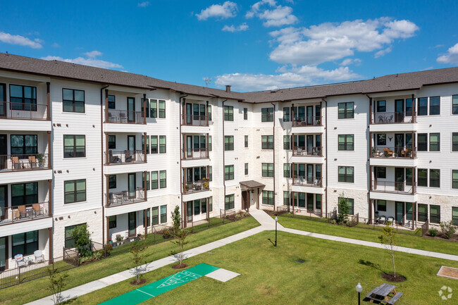 Ivy Point Cypress Apartments - Cypress, Texas - 4 units available | After55