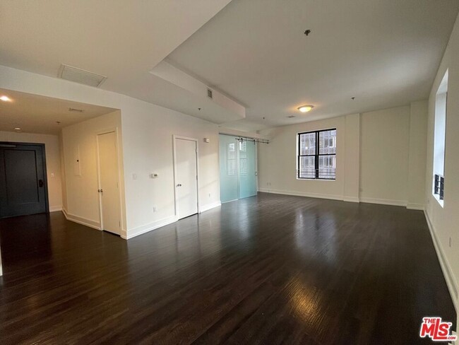 Photo - 727 W 7th St Rental