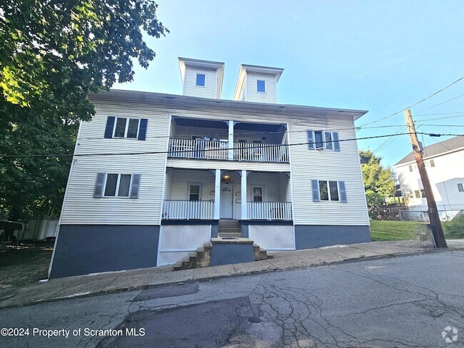 Building Photo - 1019 Bunker Hill St Rental