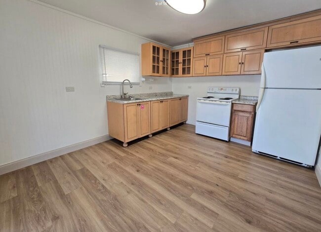 Building Photo - The Cottages