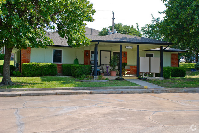 Building Photo - Azle Village Apartments