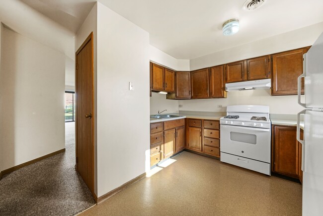 Kitchen - Burbank Manor Apartments