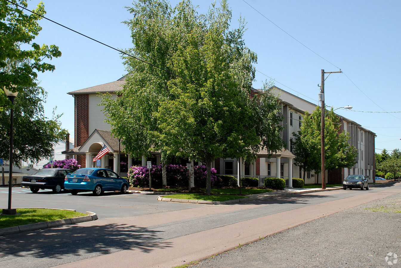 Photo - High Point Manor Apartments