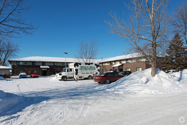 Building Photo - Hillcrest Apartments