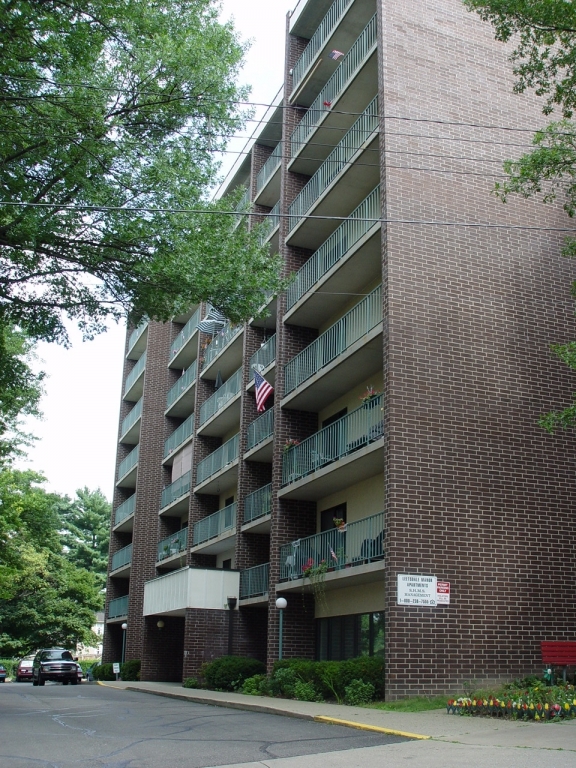 Photo - Leetsdale Manor Apartments