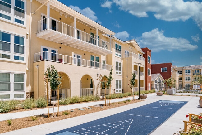 Property/Amenities - Twin Oaks Senior Rental