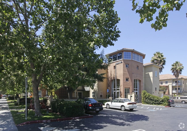 Building Photo - Gadberry Courts Apartments