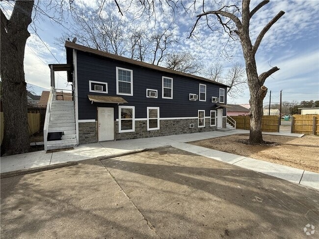 Building Photo - 405 W Wm J Bryan Pkwy Rental
