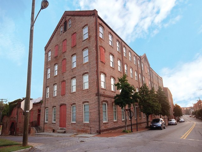 Carriage House - Carriage House Apartments