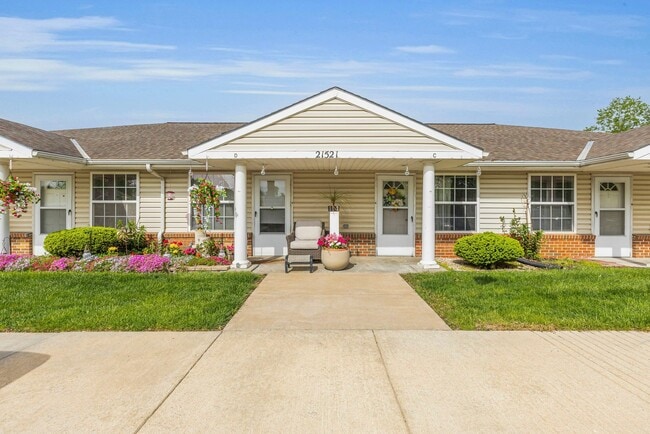 Building Photo - Spring Hill Villas Rental