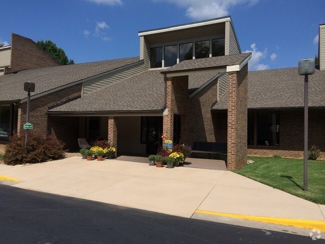 Building Photo - Candle Ridge Plaza Apartments