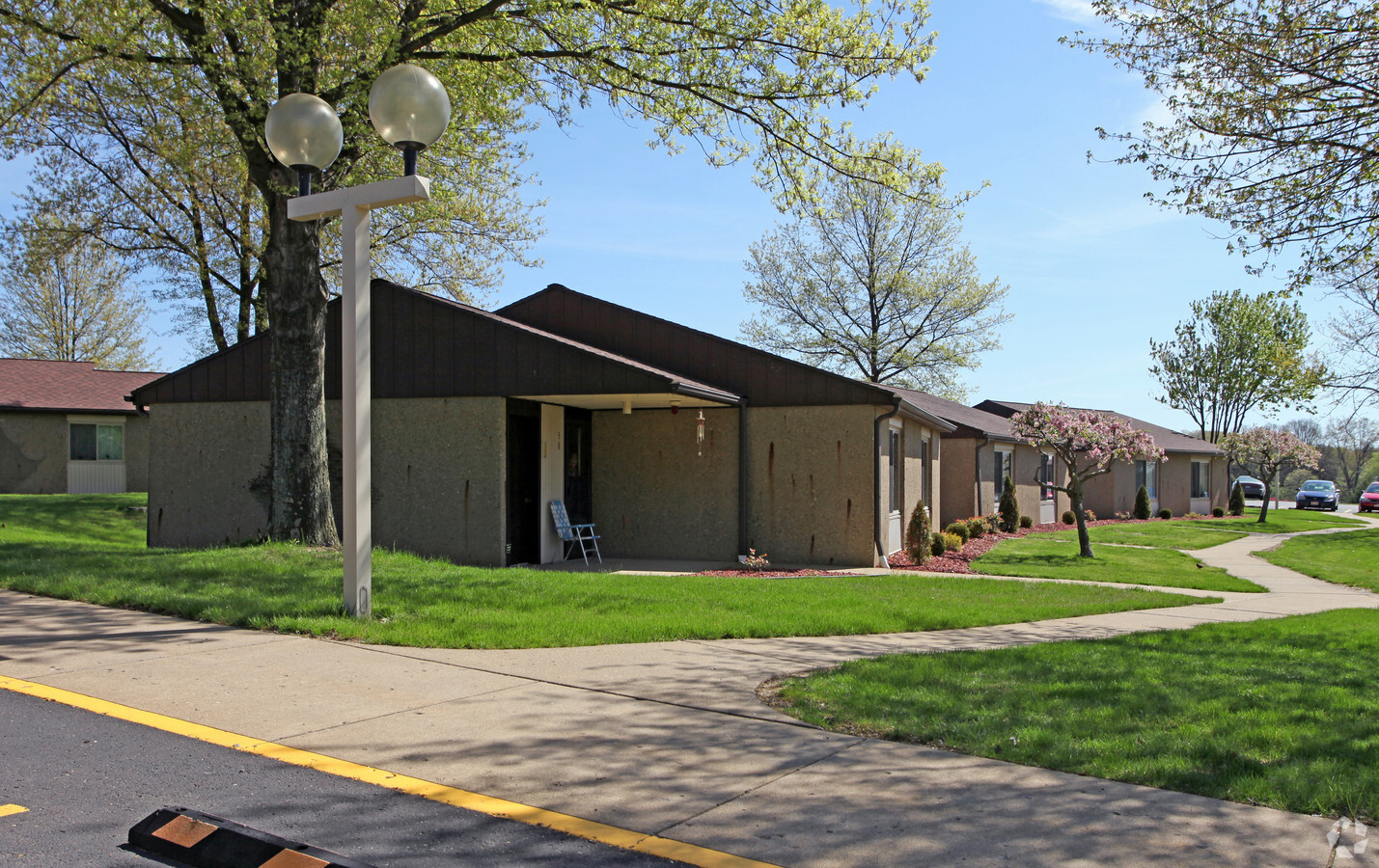 Photo - Carroll Court Apartments