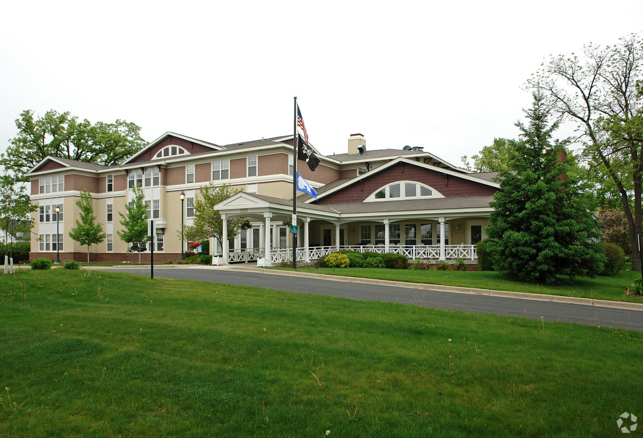 Pioneer Manor - Pioneer Manor Apartments