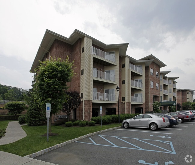Woodcrest At Fairfield 55+ Apartments Fairfield, New Jersey 2