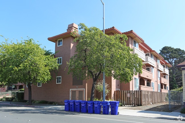 Building Photo - Casa Adobe Rental