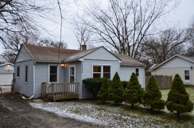 Photo - 23247 W N Lakewood Ln Rental