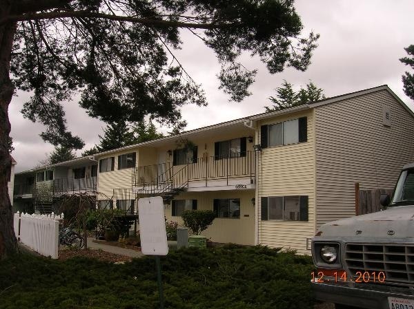 Building Photo - Newport & Chelsea Apartments