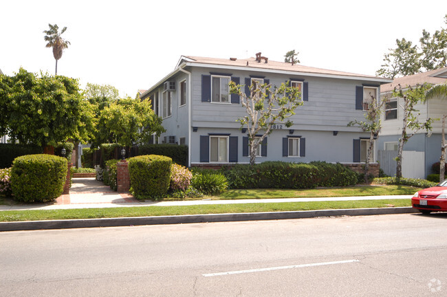 Building Photo - 5812 Coldwater Canyon Ave Rental