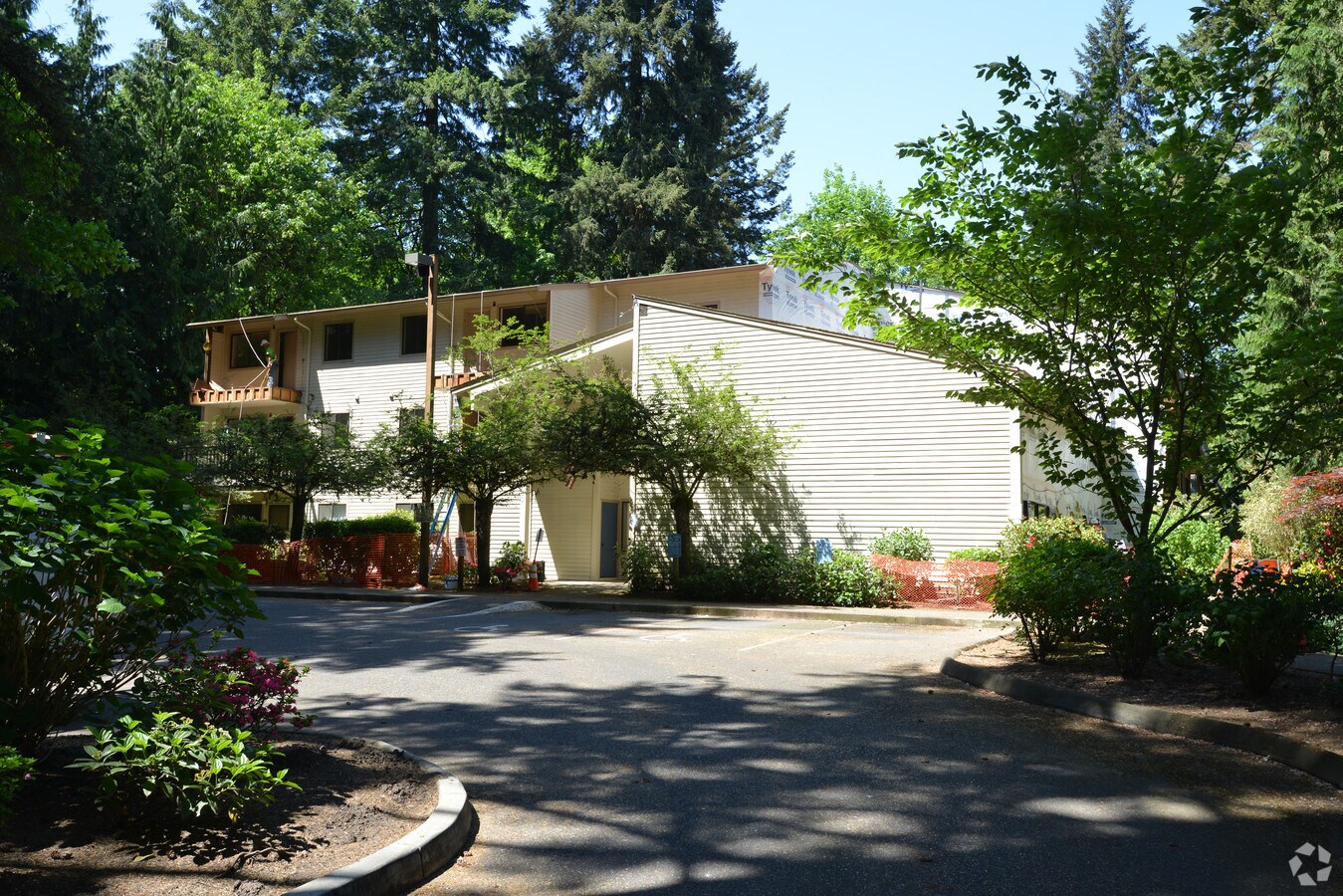 Hollyfield Village Apartments Lake Oswego, Oregon 0 unit available