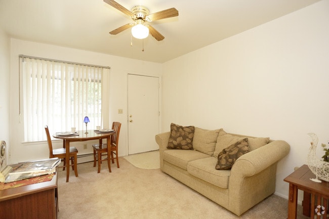 Interior Photo - Goldentree Apartments