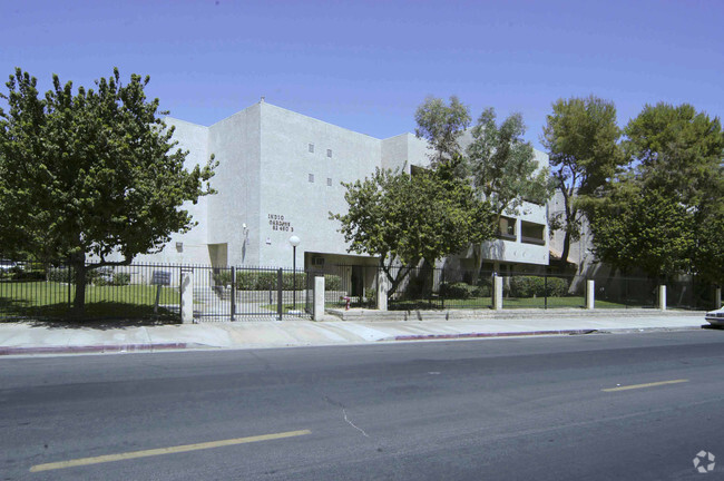 Building Photo - Indio Gardens Rental
