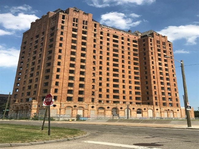 Building Photo - Lee Plaza