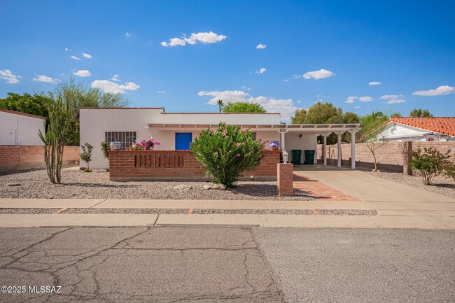 Building Photo - 434 S Vista Del Rio