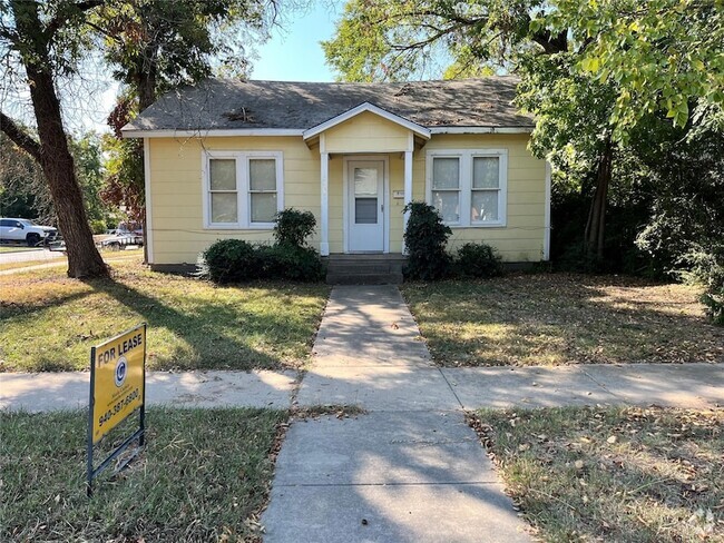 Building Photo - 1001 Panhandle St Rental