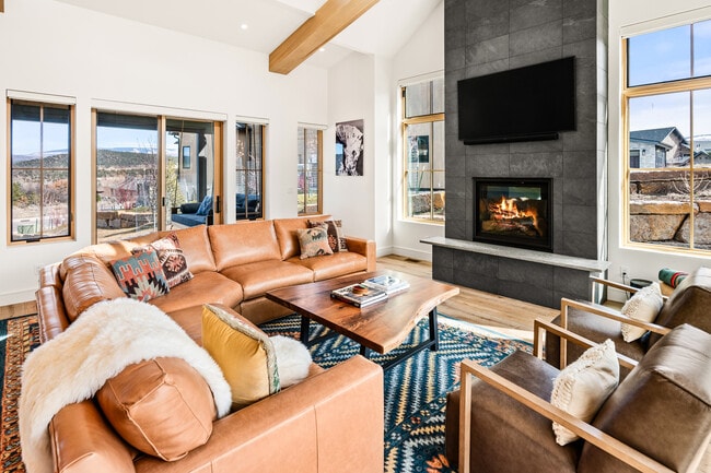 Building Photo - 117 Bowles Dr