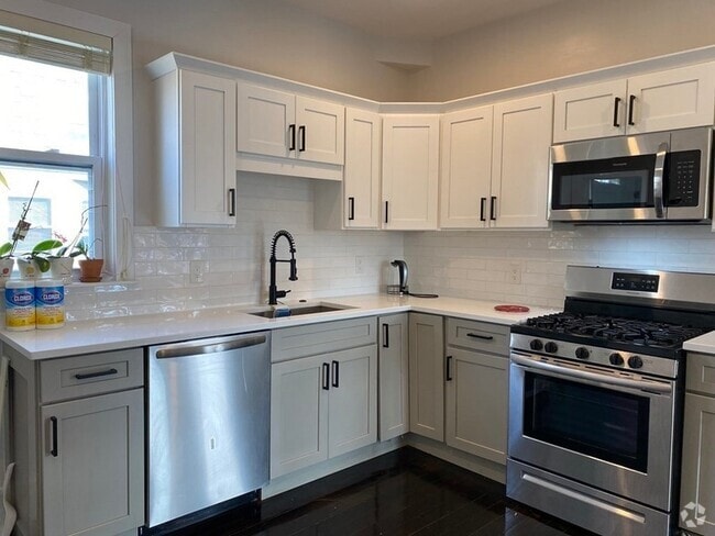 Building Photo - 33 Wabon St Rental