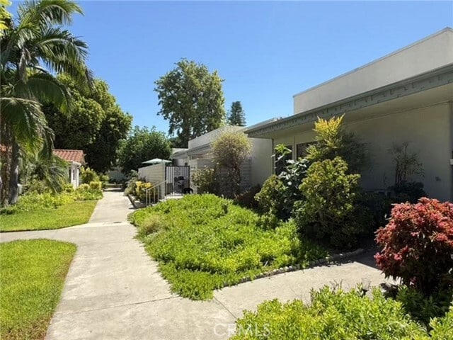 Building Photo - 2025 Via Mariposa E Rental