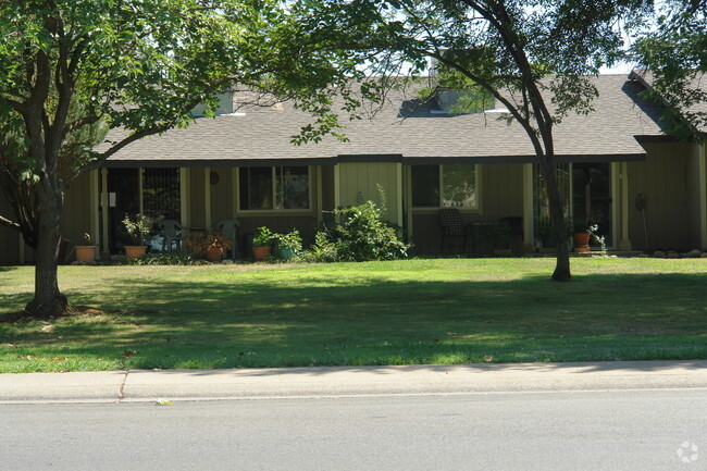 Building Photo - Lincoln Senior Apartments