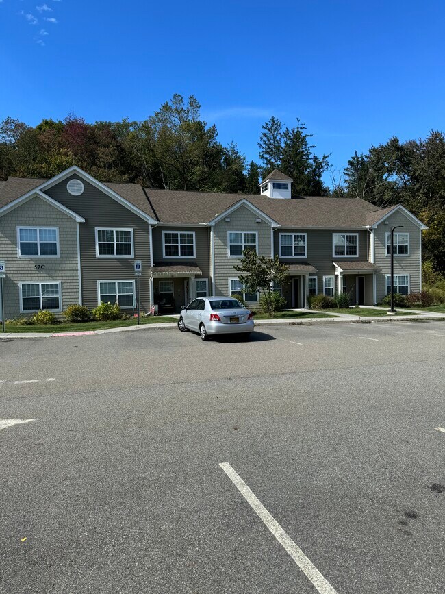 Crossroads at Baldwin Place - Crossroads at Baldwin Place Apartments