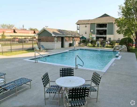 Building Photo - Oak Timbers Fort Worth South Apartments