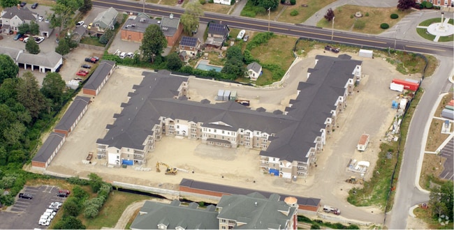 Building Photo - Emerald Reserve Bourne