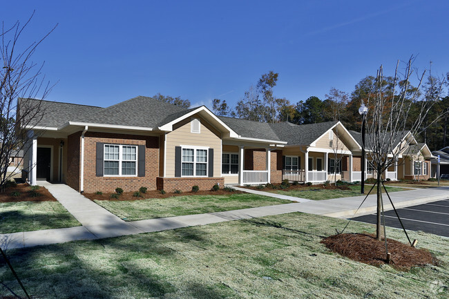 Photo - Pinewood Village Apartments