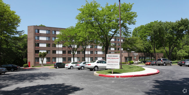 Primary Photo - Longwood Apartments