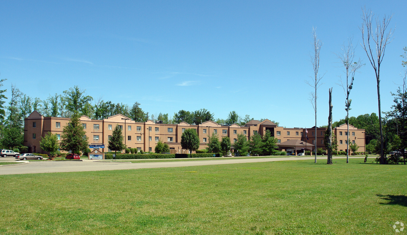 Niagara Village - Niagara Village Apartments