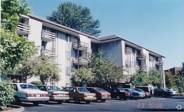 Building Photo - Golden Pines Apartments