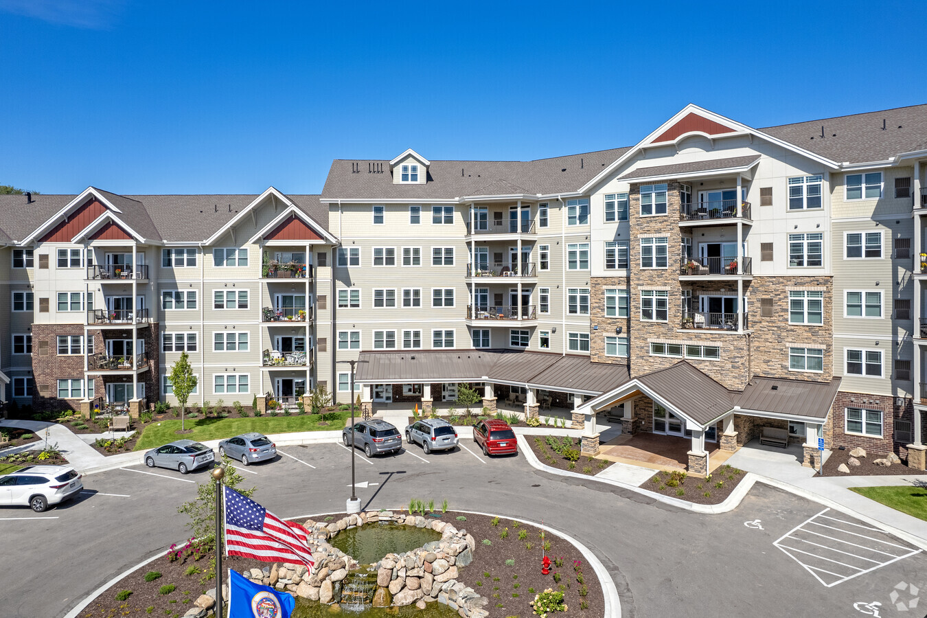 Applewood Pointe - Applewood Pointe Apartments