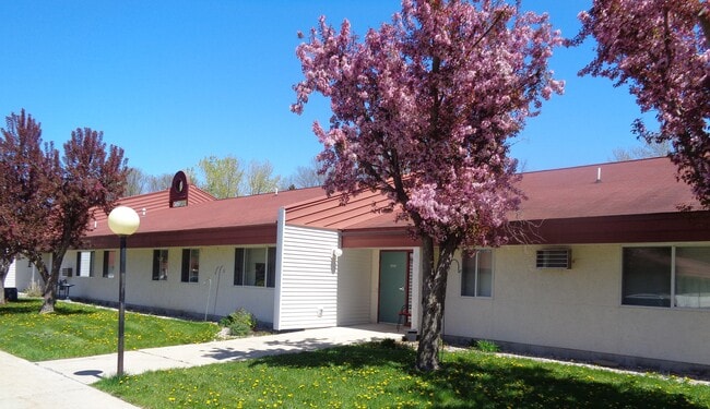 Exterior - Lake Place II Apartments