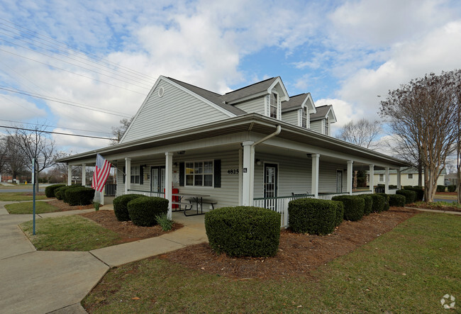 Building Photo - Charlotte Spring Rental