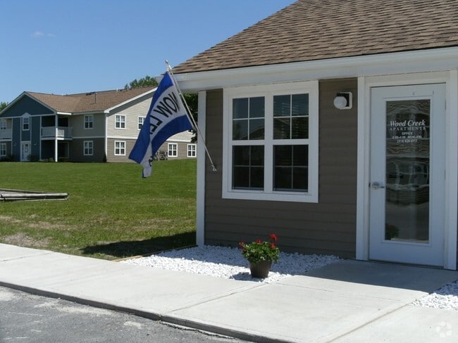 Primary Photo - Woodburn Court II Apartments