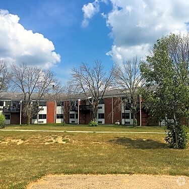 Building Photo - Maple Lawn Apartments