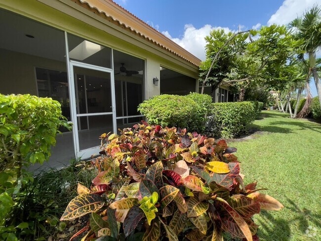Building Photo - 6817 Via Regina Rental